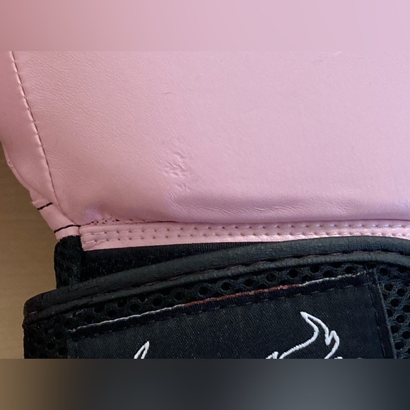 Century Pink and Black Boxing Gloves - Picture 4 of 8